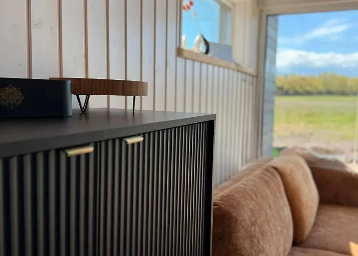 Sadama Petite With Private Mini *