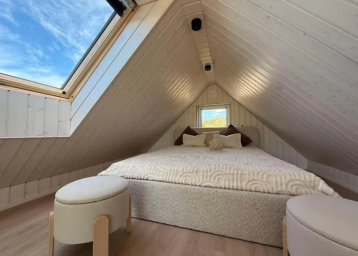 Sadama Petite With Private Mini *